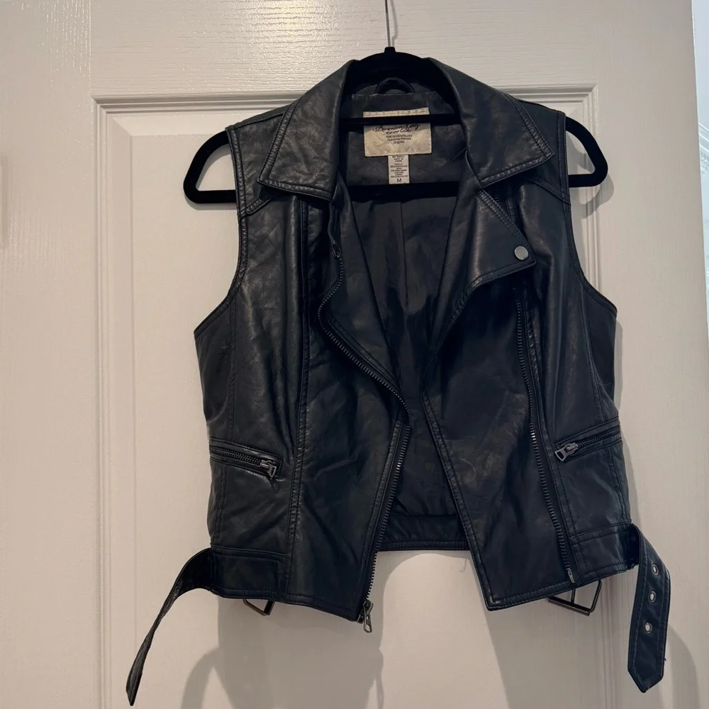 American Rag Black Leather Vest - Picture 2 of 3